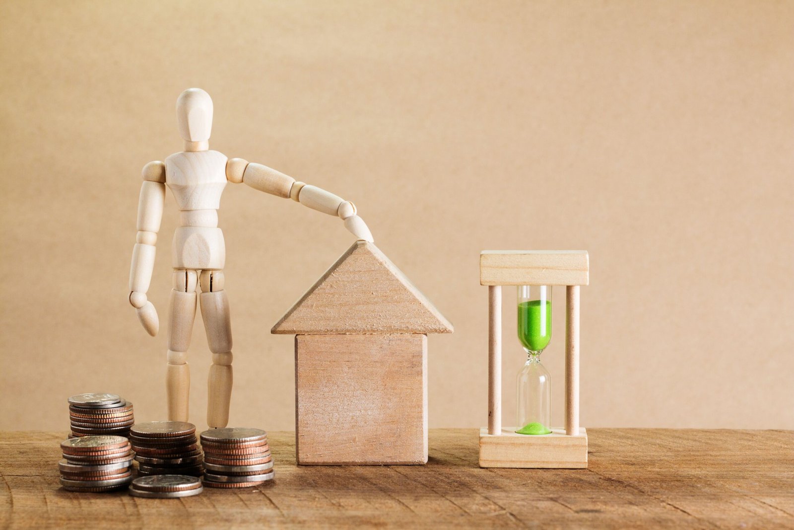 House model with coins and hourglass representing mortgage refinance timing