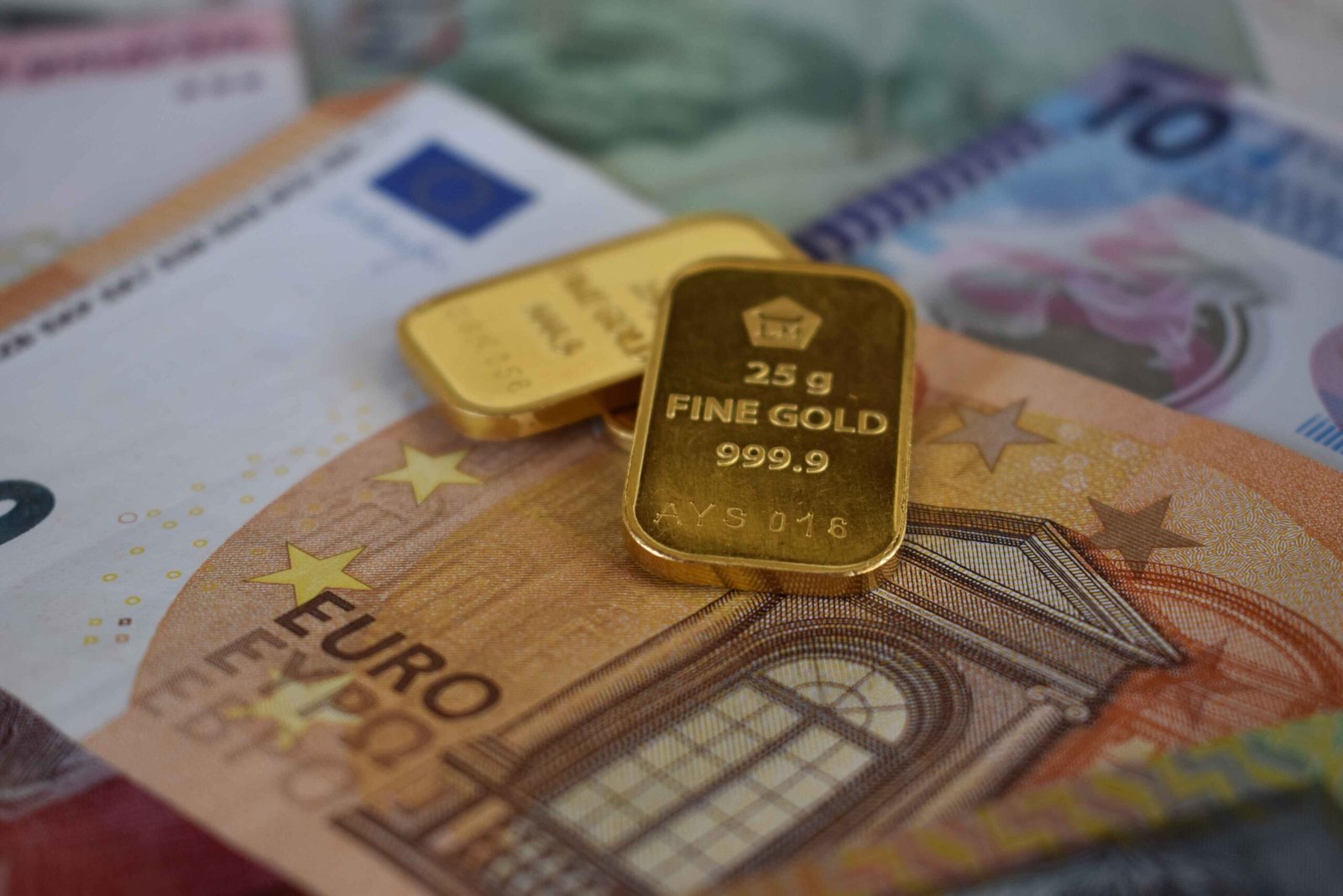 Gold bars on euro banknotes as a real asset inflation hedge