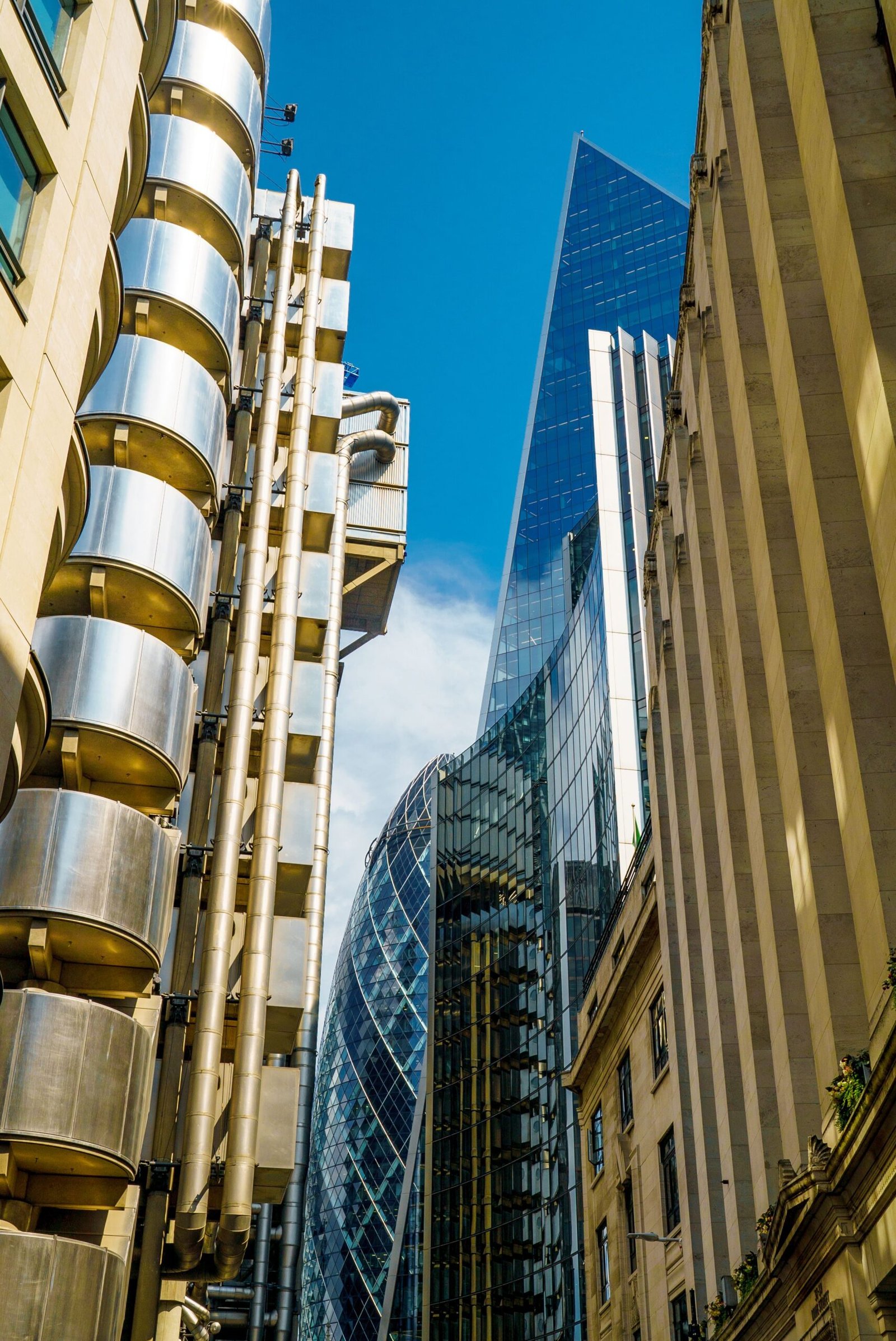 London financial district where UK investors build ETF passive income