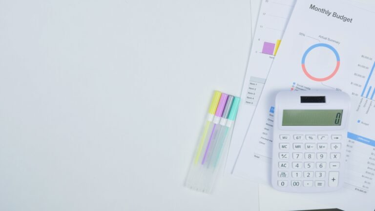 The 50/30/20 budget rule applied to monthly income planning